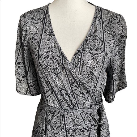 Roxy Women dress.  - Picture 3 of 8